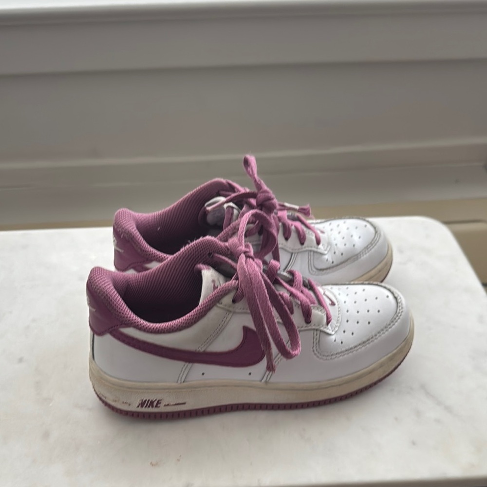 Nike White and Purple Sneakers Classic Air Force 1